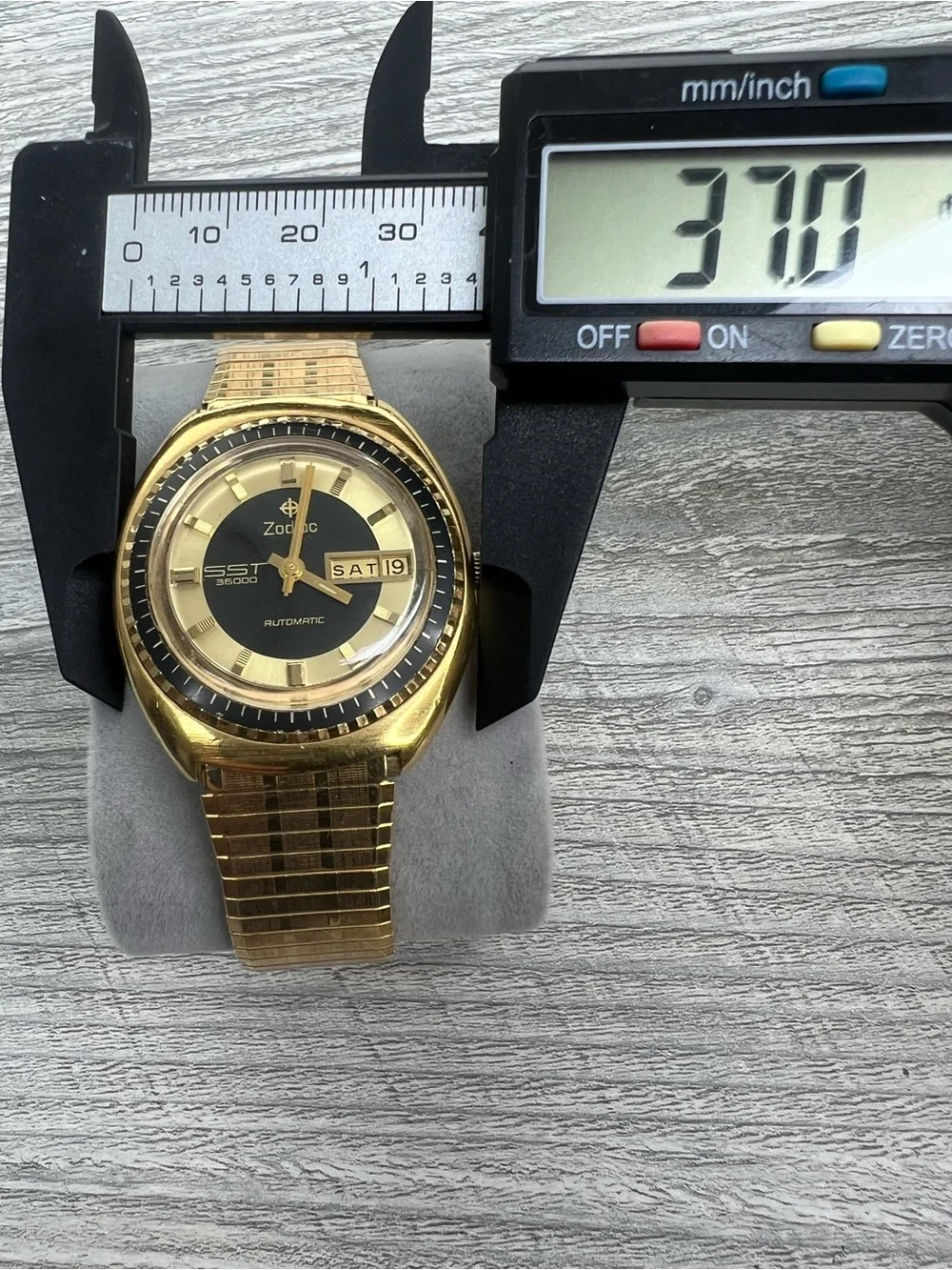 Zodiac SST 36000 Gold-Tone Men's Automatic Watch with Black Dial Ring